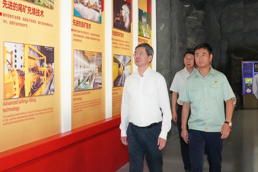 2024.06.23全國政協(xié)委員、省政協(xié)主席、黨組書記莊國泰蒞臨金徽股份指導工作.jpg