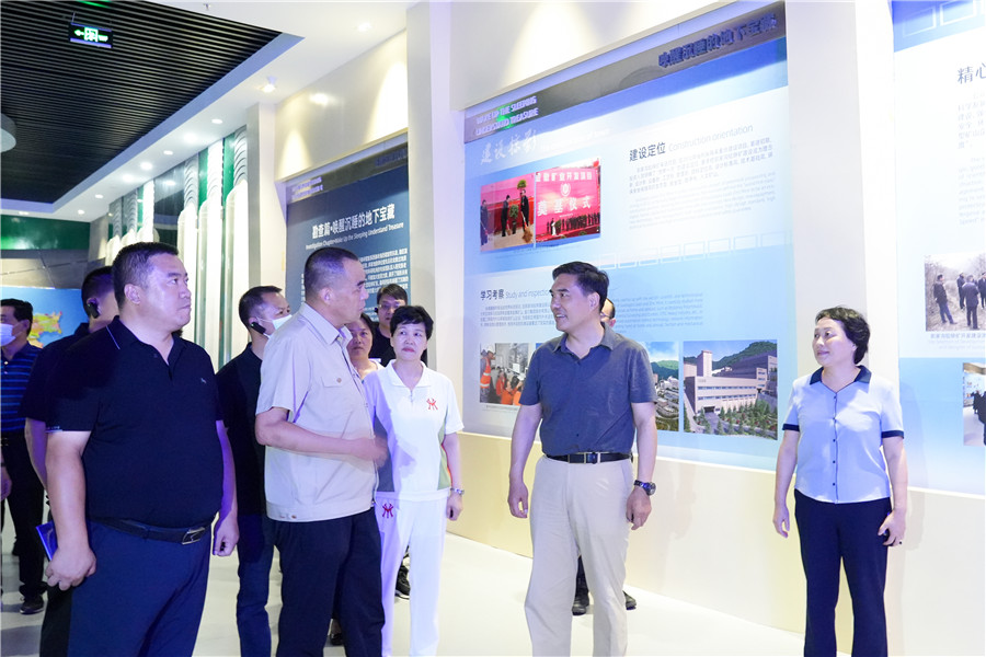 12-2022年8月，省委常委、省委統(tǒng)戰(zhàn)部長孫雪濤帶領帶領全省黨外代表人士考察團蒞臨金徽股份調研指導。.jpg