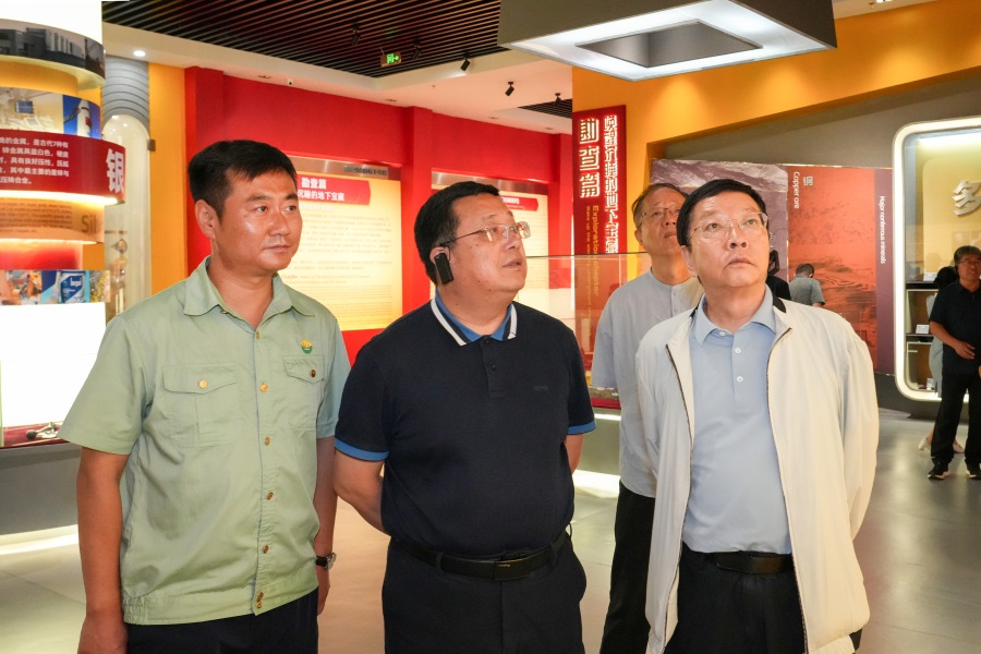 2024.06.23全國政協(xié)委員、 陜西省政協(xié)副主席、民建陜西省委會主委李忠民蒞臨金徽股份調研.jpg