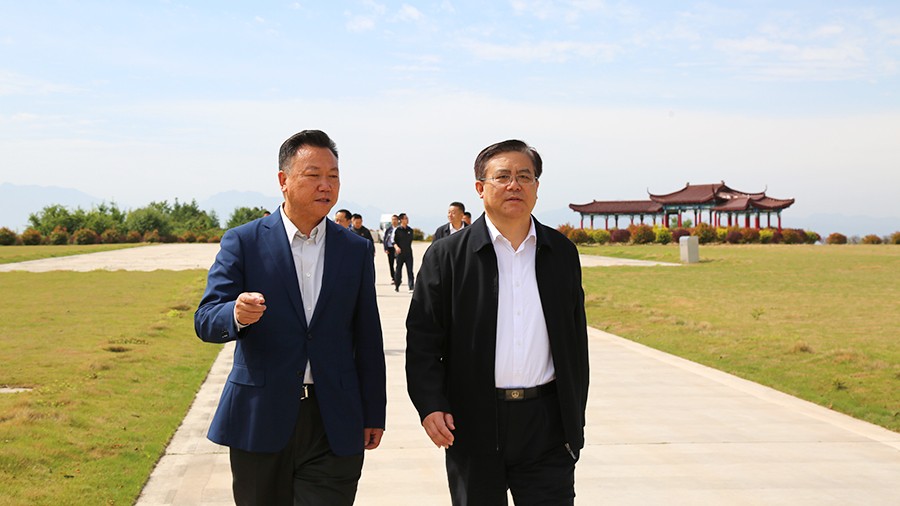 30-2021年5月，省人民檢察院黨組書記、檢察長朱玉蒞臨金徽股份調研綠色礦山建設工作。.jpg