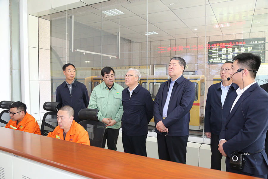 全國政協(xié)常委，省政協(xié)副主席，民進中央常委、甘肅省主委尚勛武調研金徽股份時強調，要加強科技創(chuàng)新與人才培養(yǎng)。-900.jpg