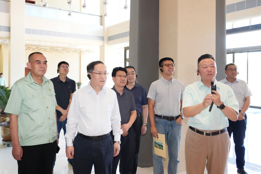 2024.06.22自然資源部礦產資源保護監(jiān)督司司長薄志平蒞臨金徽股份指導工作.jpg